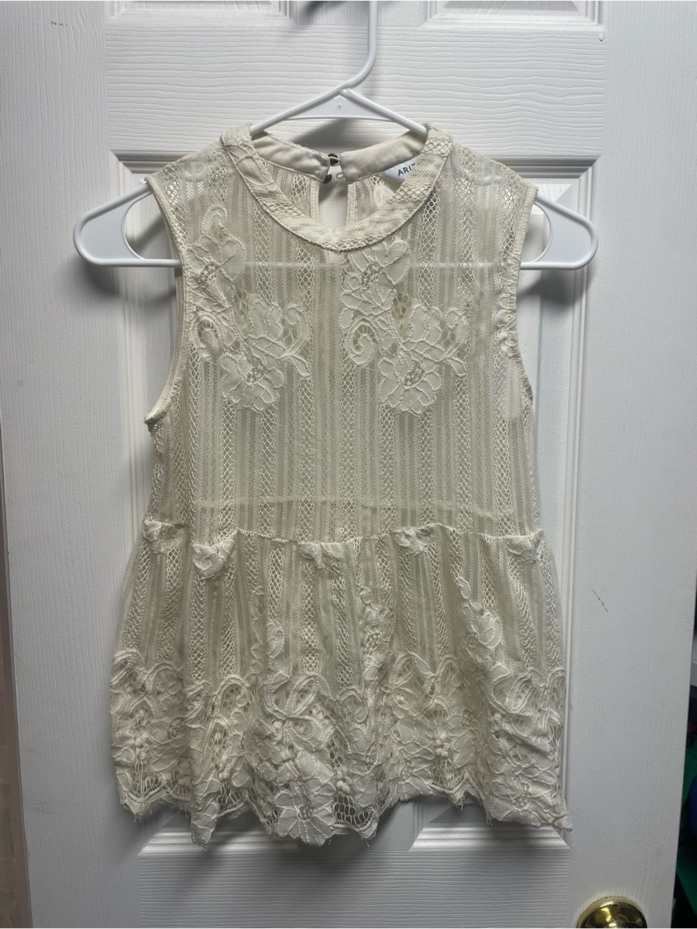 Arizona Jean Company Cream Lace Sleeveless Camisole